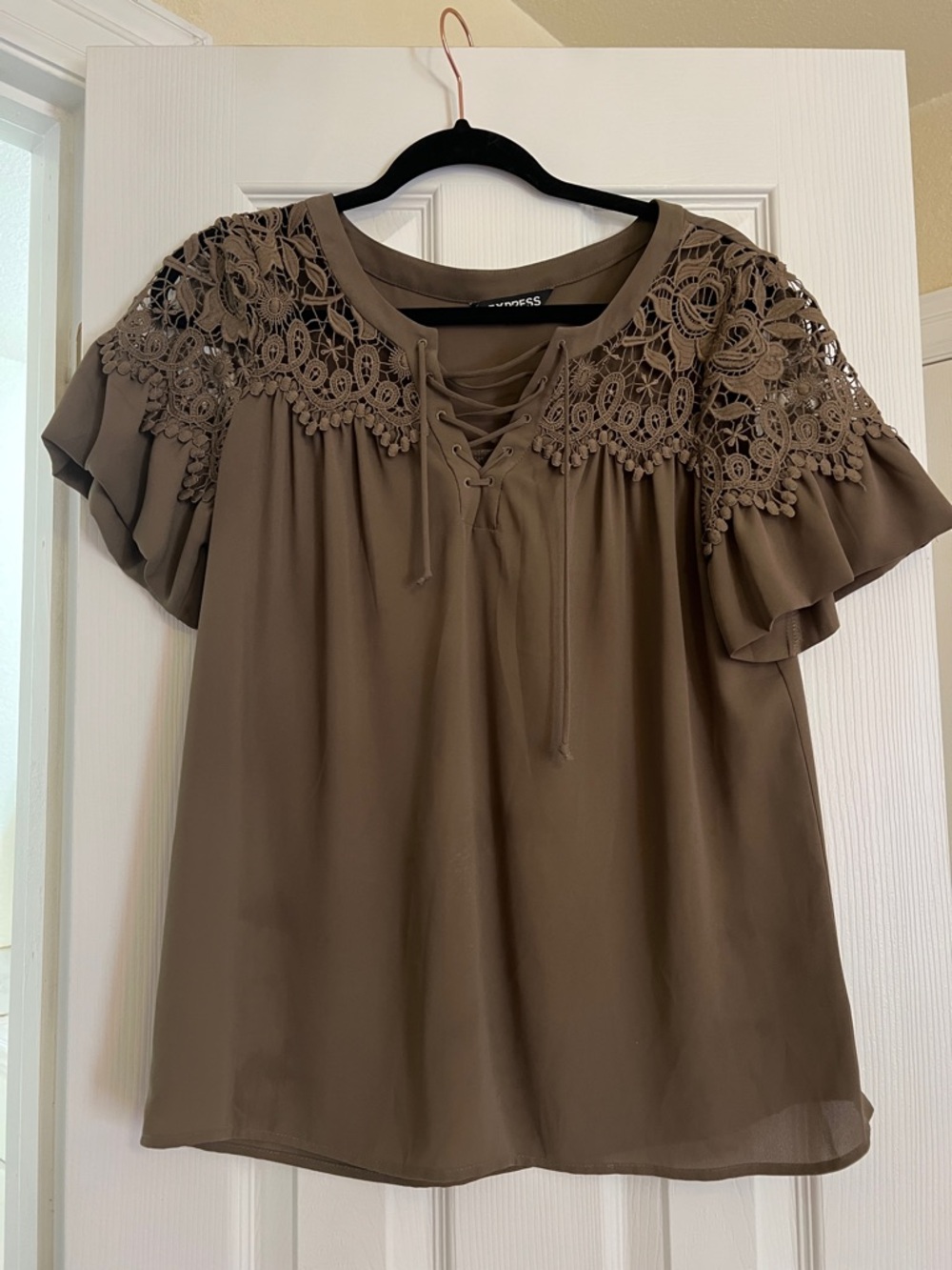 Express olive green lace top Med EUC